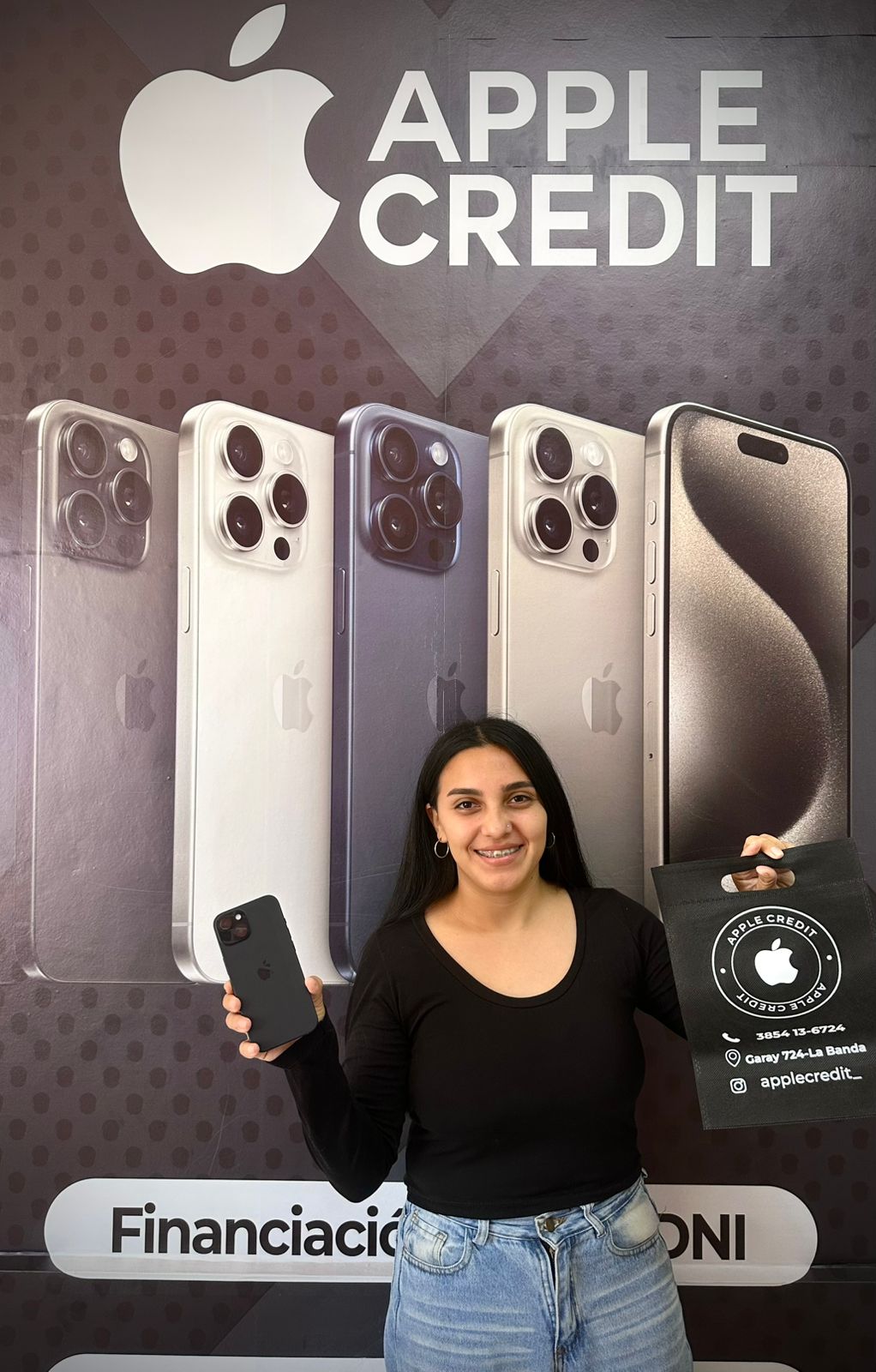 Sabrina del interior de Santiago del Estero con su iPhone 15 financiado solo con DNI