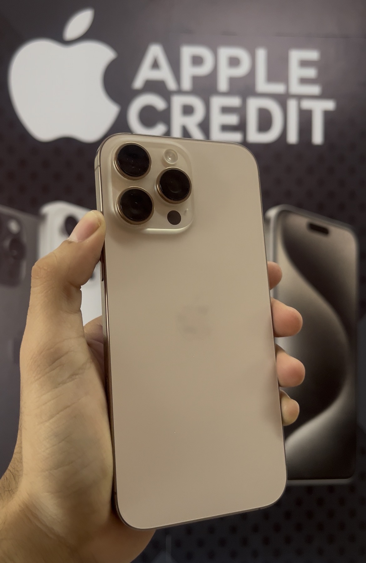 iPhone 16 Pro Max usado seleccionado en Apple Credit